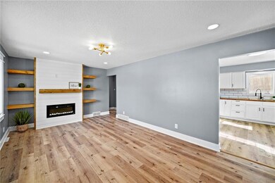 2815 E 27th St, Des Moines, IA 50317 - photo 5