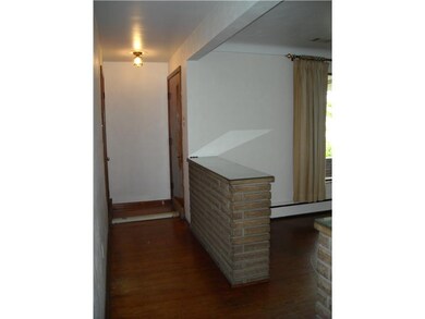 Entry/Foyer.