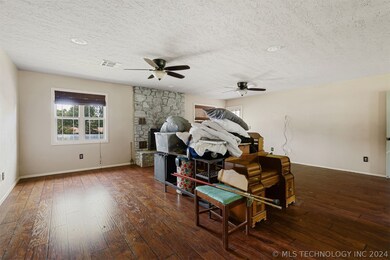 1806 E Willow Dr, Stigler, OK 74462 - photo 4