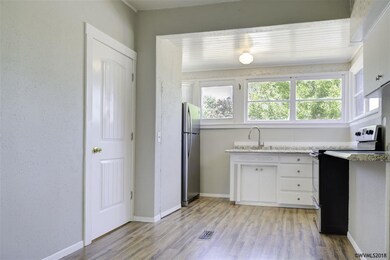 906 Takena St SW, Albany, OR 97321 - photo 5