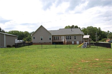 527 Sawyersville Rd, Asheboro, NC 27205 - photo 5