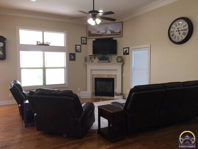 4013 SW Royal Ln, Topeka, KS 66610 - photo 5