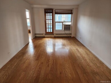 Park City 3&4 Apartments unit 9, Rego Park, NY 11374 - photo 5