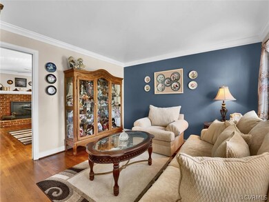 Living room with hardwood / wood-style flooring, o