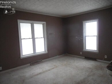 606 Depot St, Woodville, OH 43469 - photo 5