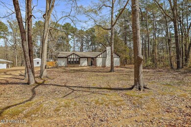 01-100 E Lake Dr