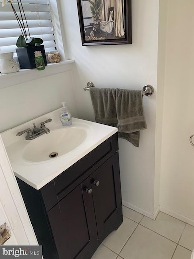 184 Bishop Dr, Aston, PA 19014 - photo 5