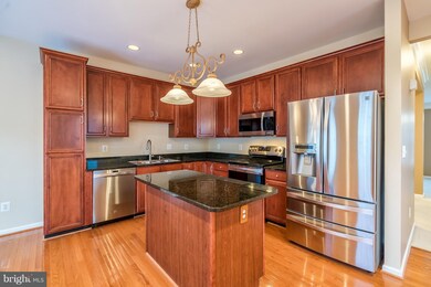 25498 Crossfield Dr, Chantilly, VA 20152 - photo 3