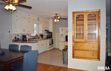 1838 W 36th St, Davenport, IA 52806 - photo 4