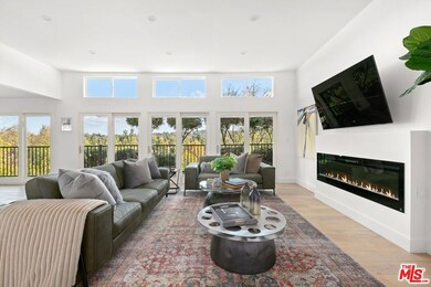 5080 Marmol Dr, Woodland Hills, CA 91364 - photo 3