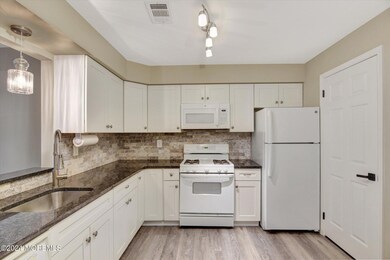 51 Winchester Ct, Matawan, NJ 07747 - photo 3