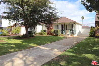 Beautiful Front Yard & Tree