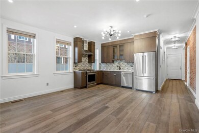 26 East Pkwy unit 1, Scarsdale, NY 10583 - photo 3