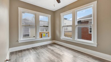 SUNNY & BRIGHT & CLEAN  INTERIOR.