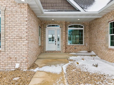 3735 Grandview Ct, Pekin, IL 61554 - photo 2