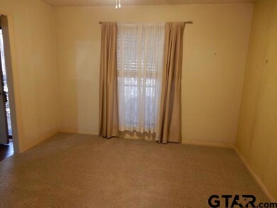 728 728 Oxford Dr, Tyler, TX 75703 - photo 4