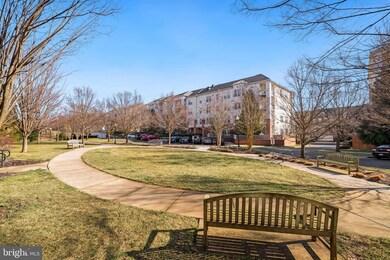 2921 Deer Hollow Way unit 209, Fairfax, VA 22031 - photo 4
