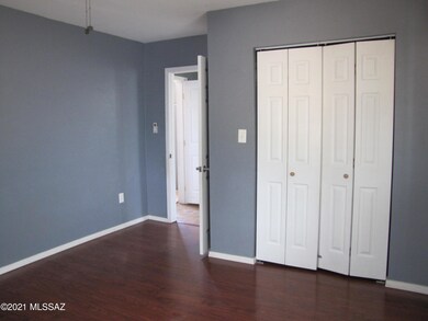 Closet in MBR; door to MBa