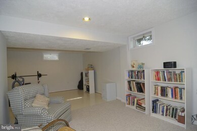 10400 Stansfield Rd, Laurel, MD 20723 - photo 6