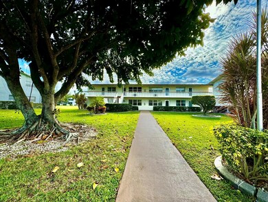 206 Windsor I unit 206, West Palm Beach, FL 33417 - photo 3