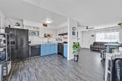 Dining/Kitchen