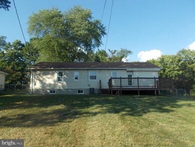 18023 Oak Ridge Dr, Hagerstown, MD 21740 - photo 4