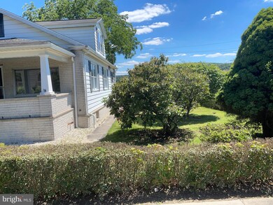 402 Chestnut St, Ashland, PA 17921 - photo 2