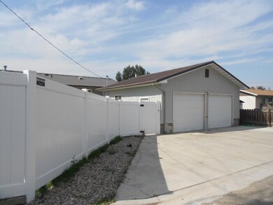 2 Car Detached Garage<|><|>