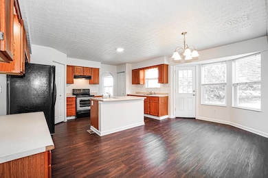 5-photo-Dining-Room-d01e0950-7ba9-479b-a