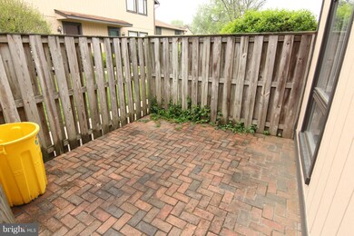 560 Glen Ct unit 33D, Glen Burnie, MD 21061 - photo 2