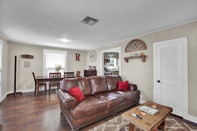 413 W San Antonio St, Fredericksburg, TX 78624 - photo 4