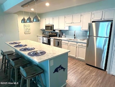 106 Colony island & appliances new pic