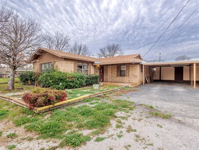 220 Avolyn Dr, Brownwood, TX 76801 - photo 2