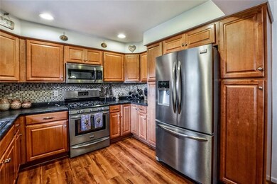 Kitchen w/Stainless Appliances, Backsplash, Recess