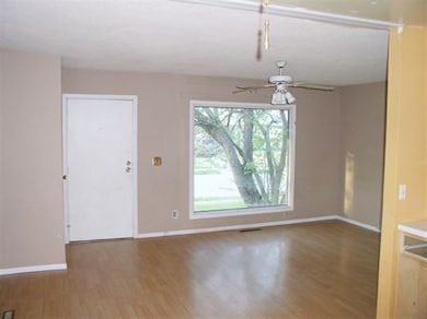 1833 Welshire Dr, Davenport, IA 52806 - photo 3