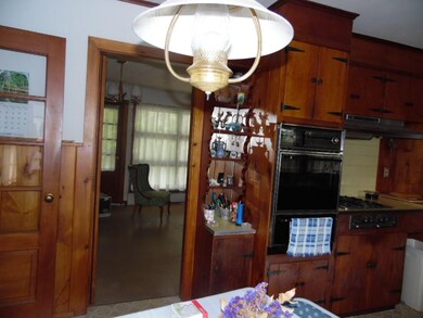 Entrance to dining room area