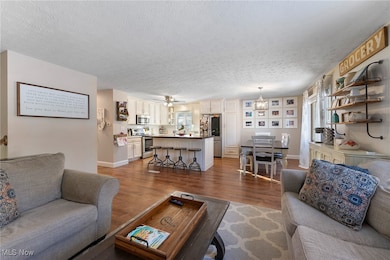 665 Wendemere Dr, Hubbard, OH 44425 - photo 2