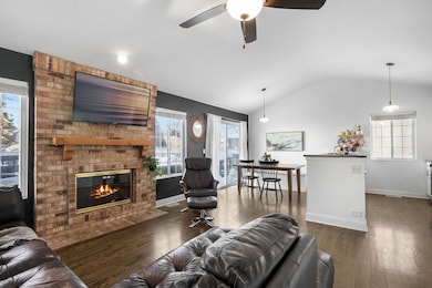 1590 Fairport Dr unit 10, Grayslake, IL 60030 - photo 2