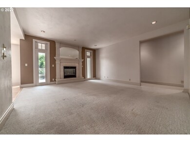 Living Room/Entrance