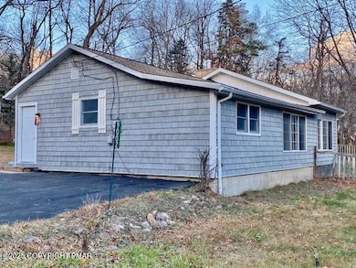 9002 Robinhood Dr, Kunkletown, PA 18058 - photo 2