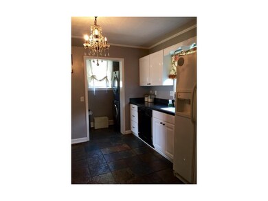 Kitchen wlaundry area