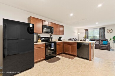 5893 Creekside Crossing Dr, Jacksonville, FL 32210 - photo 4