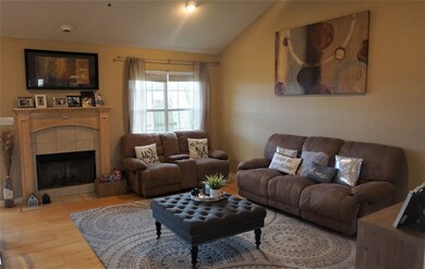 2304 Hedgerose Ln, Bay City, TX 77414 - photo 4