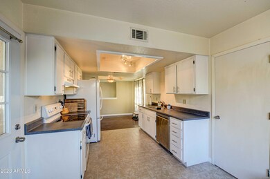 2611 N Doral Cir, Mesa, AZ 85215 - photo 7