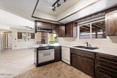 426 S. Cactus Wren - Kitchen 2