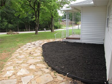 318 S Pine St, Walhalla, SC 29691 - photo 6