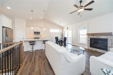 9131 Greenway Dr, West Des Moines, IA 50266 - photo 3