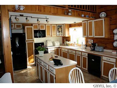 Kitchen Kitchen with appliances that are staying, 