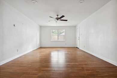 4210 Delhi St unit 1/2, Houston, TX 77022 - photo 4
