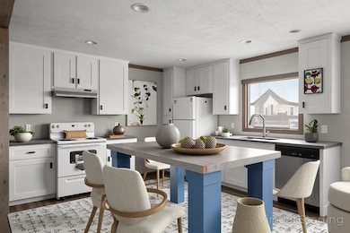 Cozy and nice dining area, with great warn kitchen and natural light. This virtually staged.